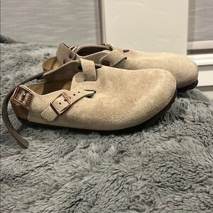 Women’s Beige Suede Buckle Birkenstocks